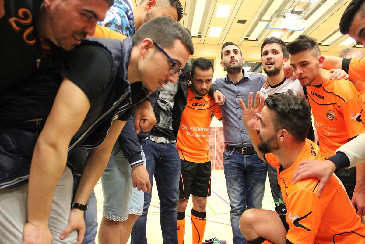 O grito de guerra da Amicale no final do jogo