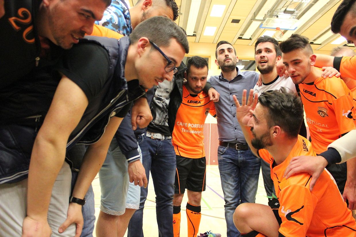 O grito de guerra da Amicale no final do jogo