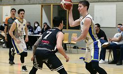 Basketball Total League Meisterschaft 2020-21 der Maenner zwischen dem BBC Telstar Hesperingen und dem T71 Dudelingen am 13.03.2021 Olivier SCHNEIDER (7 Telstar) und Ben HURT (7 T71)