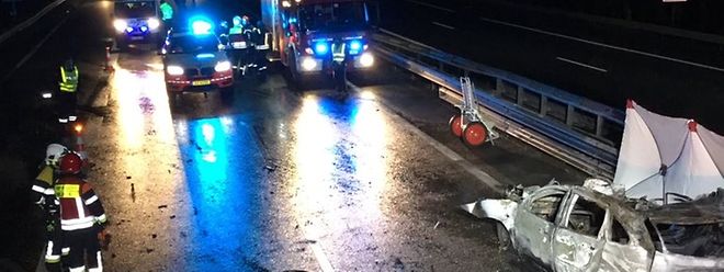 Der Wagen brannte völlig aus.