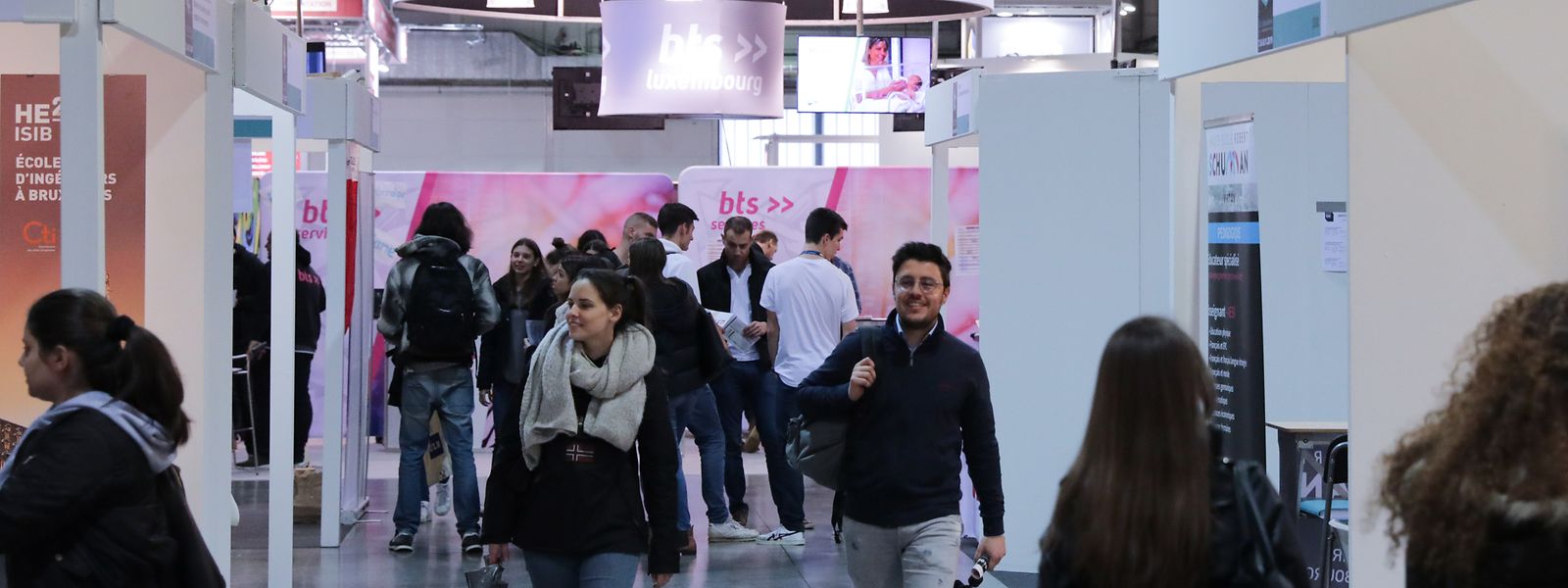 An den Ständen der rund 230 Aussteller können die Besucher ihre Fragen loswerden.