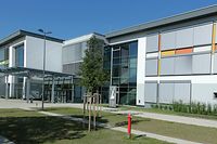 In naher Zukunft muss die Leitung der Erzieherschule LTPES neu besetzt werden. Das neue Gesetz erlaubt es dem Minister, Staatsbeamte aus der Lehrerlaufbahn zu umgehen und den Posten mit einer Person seiner Wahl aus der Privatwirtschaft zu besetzen.