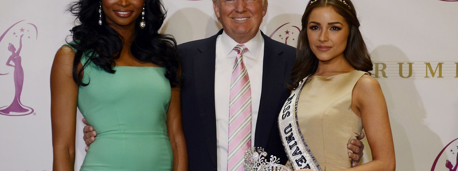 Donald Trump mit Miss USA Nana Meriwether (l.) und  Miss Universe Olivia Culpo (r.)