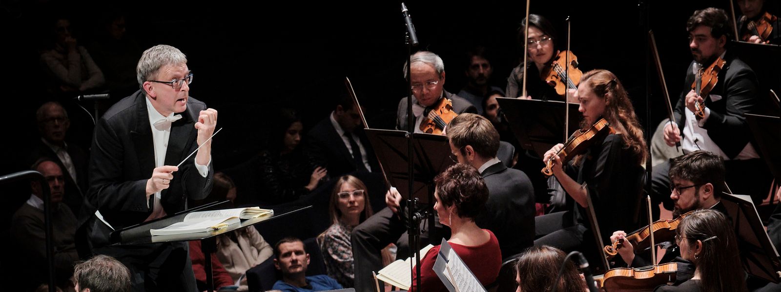 Hans-Christoph Rademann entretient la respiration mystique de l’orchestre auquel il impose la même diction évocatrice qu’à son imposante phalange chorale.