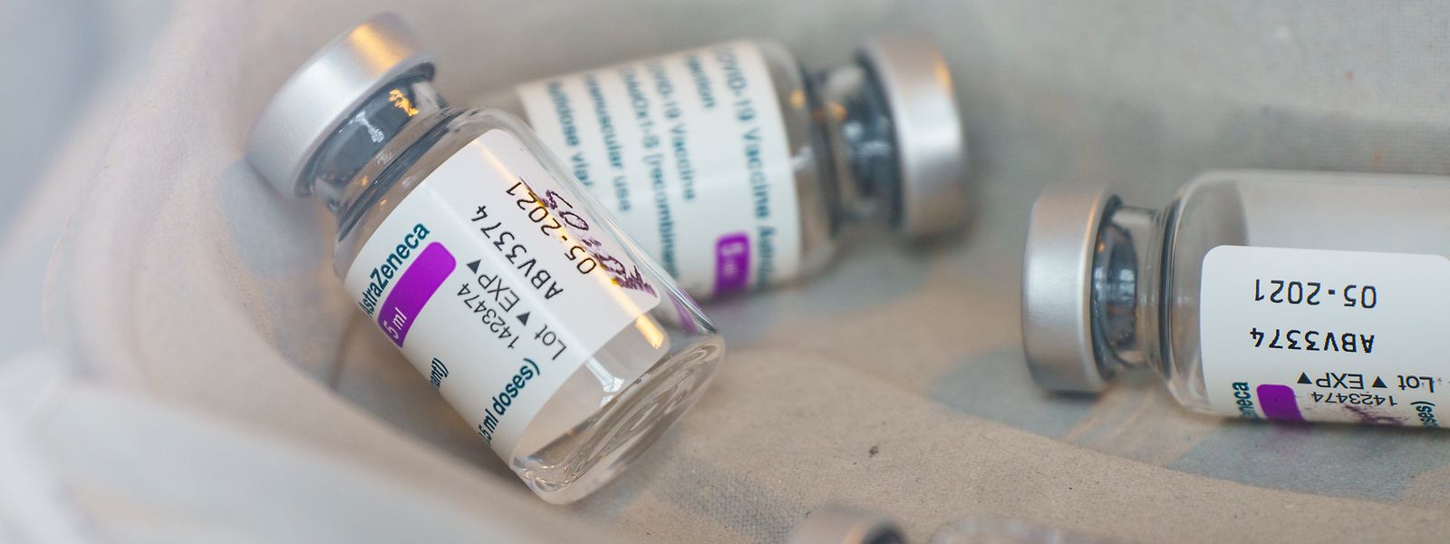 Selon les experts, les analyses effectuées «sont compatibles avec la thrombocytopénie immunitaire-thrombotique induite par le vaccin contre le covid-19».