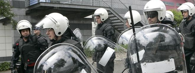 36 Luxemburger Polizisten sind für die Wahrung der öffentlichen Ordnung eingeteilt.