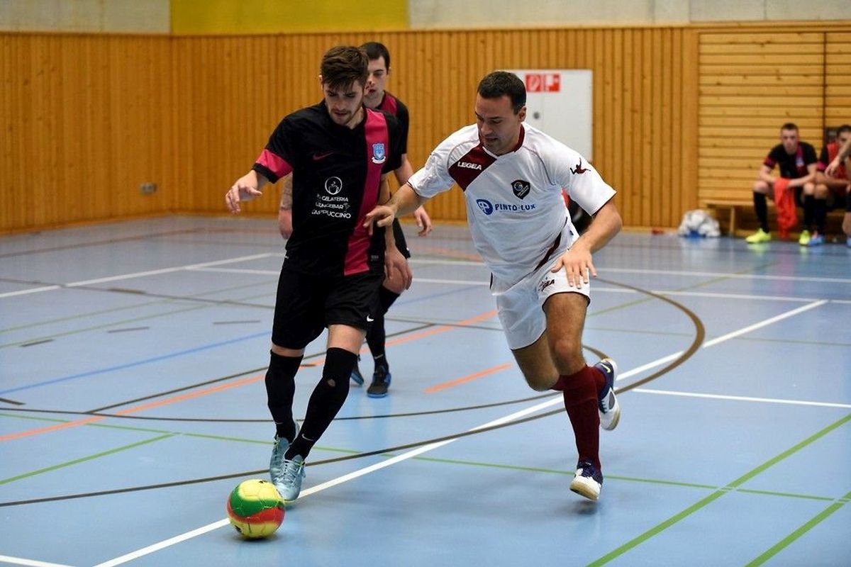 Mike Carvalho Azevedo et le Futsal Nordstad ont pris la mesure d'Ivan Milosevic et des 58 Boys Garnich (blanc).