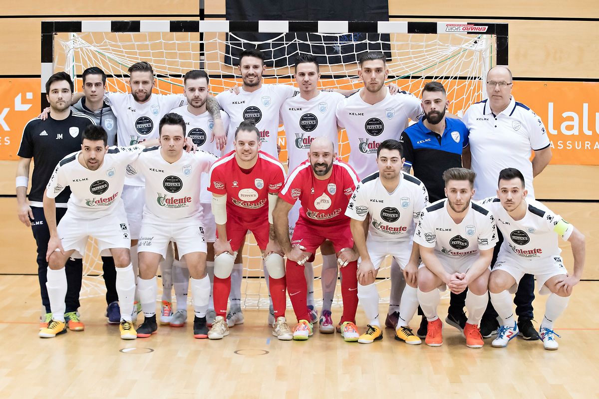 A equipa do Racing Luxembourg, que conquistou a Taça do Luxemburgo de futsal.