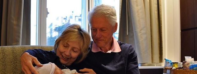 Stolze Großeltern: Hillary und Bill Clinton sind zum zweiten Mal Oma und Opa geworden.