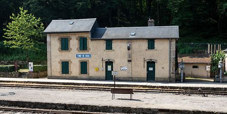 Une gare restée dans son jus - Vimarsana News
