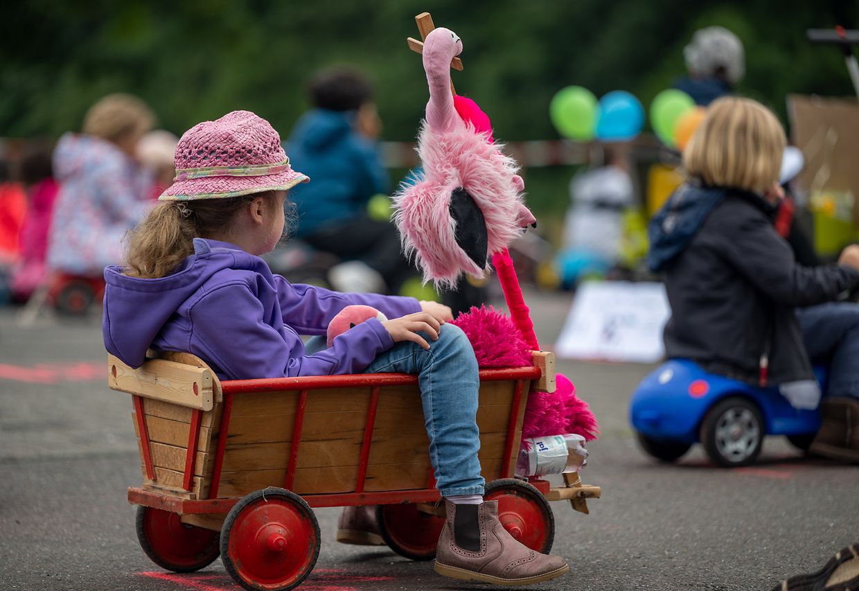 Seifenkisten, Bobbycars oder Dreiräder: Fast 400 Kinder lauschten der Lesung am Freitag in unterschiedlichen Fahrzeugen.