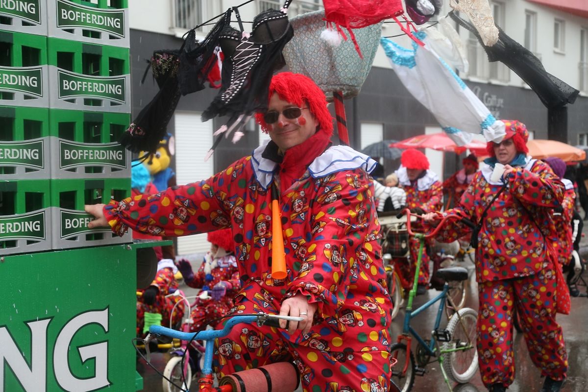 Am Sonntag sind die Karnevalisten durch die Straßen von Schifflingen gezogen. 