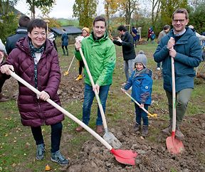 Nationaler Tag des Baumes in der Gemeinde Bettemburg: Einweihung des "Kannerbongert" in Noertzingen sowie das Pflanzen von Bäumen für die Neugeborenen der Gemeinde Bettemburg. (Foto: Alain Piron)
