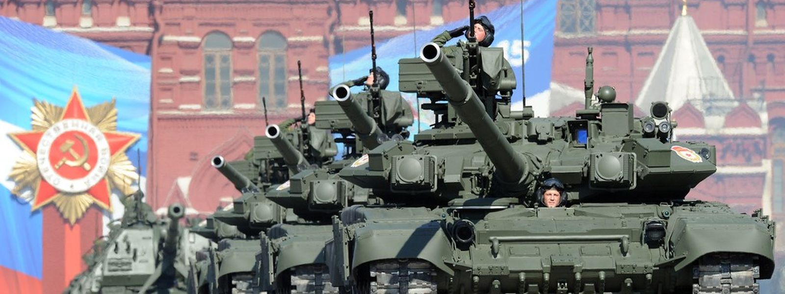 Russiche T-90 Panzer 2013 auf dem Roten Platz.