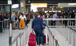Travellers queue, many going away for the long weekend on Ascension Day, in the departure hall of Schiphol Airport, near Amsterdam on May 26, 2022. (Photo by Jeroen JUMELET / ANP / AFP) / Netherlands OUT