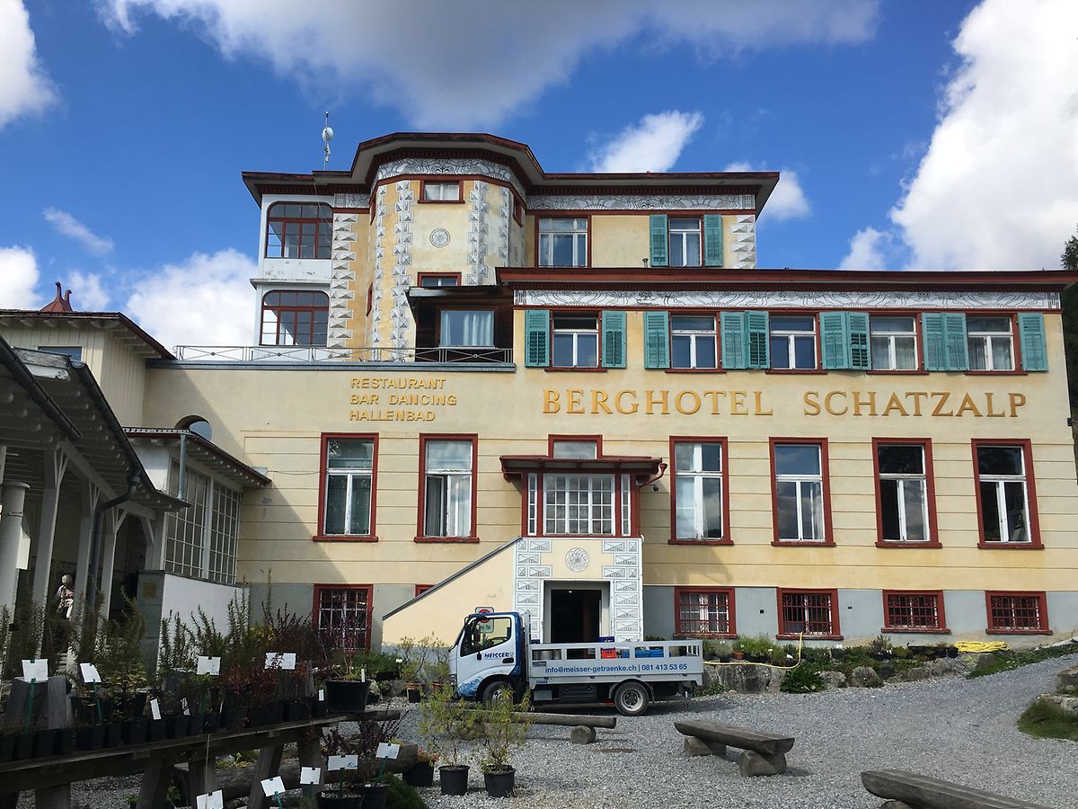 Das einstige Sanatorium und heutige Hotel auf der Schatzalp. 