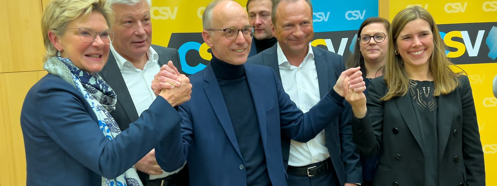 So wie sich Luc Frieden (5.v.r.) am Mittwoch mit den Spitzen aus Partei und Fraktion umgab, muss er in der Wahlkampagne ein Team aus Fachleuten um sich scharen.  