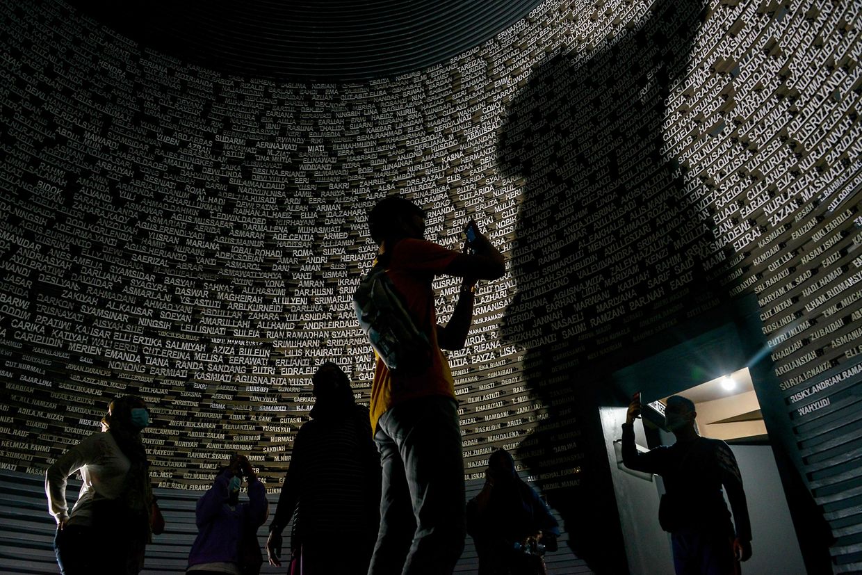 O tsunami de 26 de dezembro de 2004 matou pelo menos 170.000 pessoas na Indonésia e milhares de outras nos países vizinhos