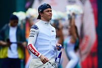 MIAMI, FLORIDA - MAY 07: Nyck de Vries of Netherlands and Scuderia AlphaTauri walks out onto the grid prior to the F1 Grand Prix of Miami at Miami International Autodrome on May 07, 2023 in Miami, Florida. (Photo by Mario Renzi - Formula 1/Formula 1 via Getty Images)