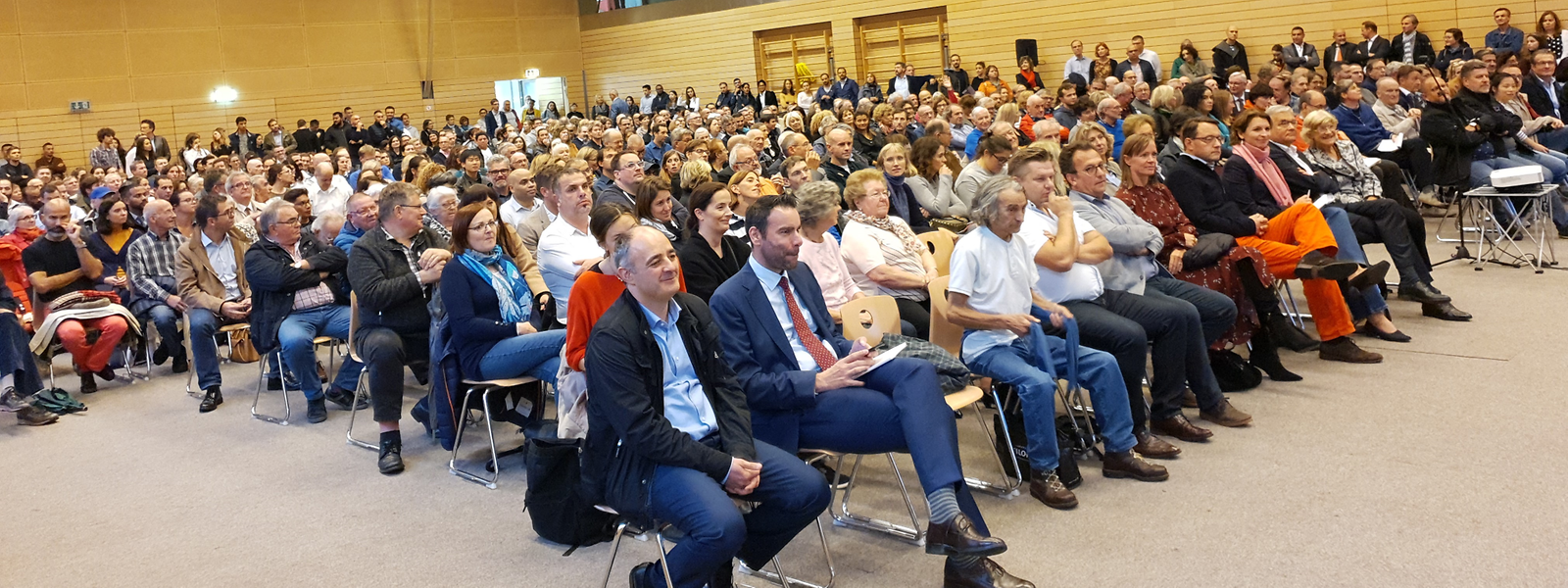 Mehrere hundert Bürger hatten sich am Mittwoch im Sportsaal an der Rue de Strasbourg eingefunden, um ihren Unmut kund zu tun. 