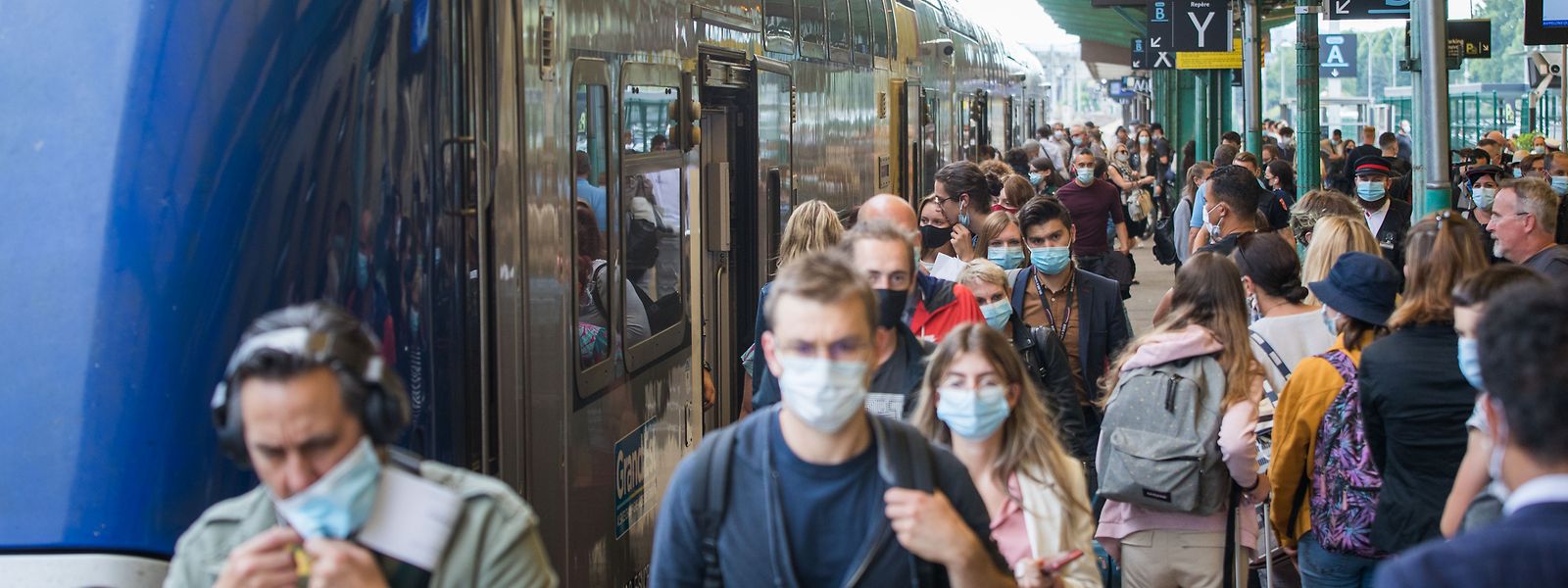La ministre de la Santé Brigitte Bourguignon recommande de remettre le masque dans les transports en commun en France.