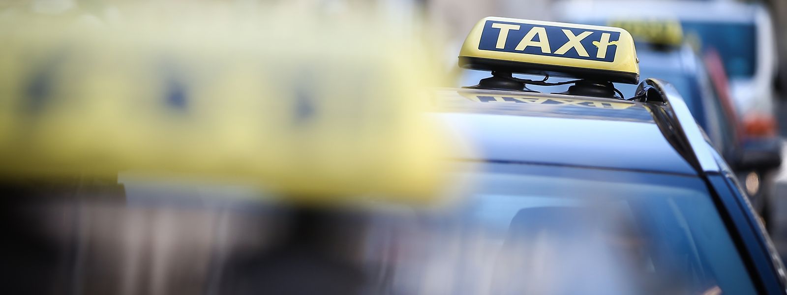 Introduite en 2016, la dernière réforme des taxis devrait être remodelée «prochainement» pour permettre de réglementer les locations de voitures avec chauffeur et donc développer des systèmes de type Uber au Grand-Duché.