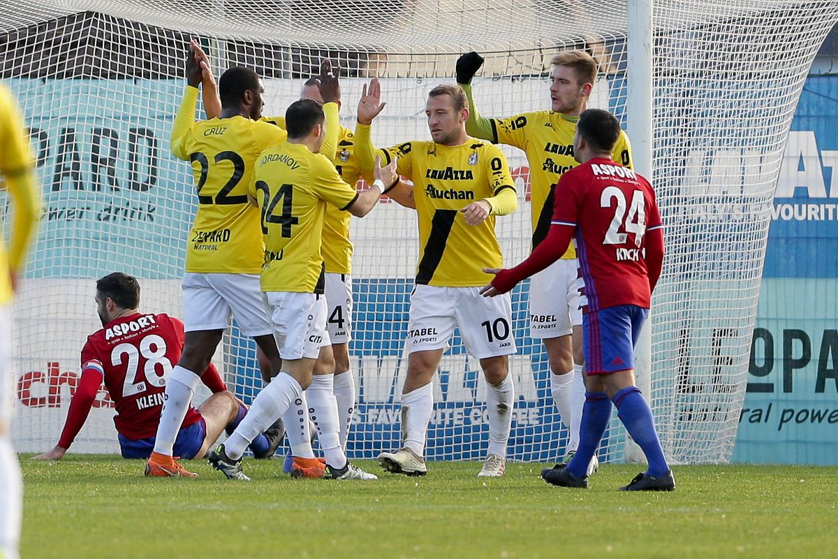 Dominik Stolz (10) brachte die Düdelinger mit 1:0 in Führung.