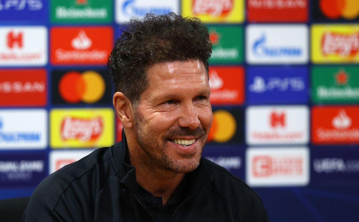 Diego Simeone tout sourire lors de la conférence de presse d'avant-match.