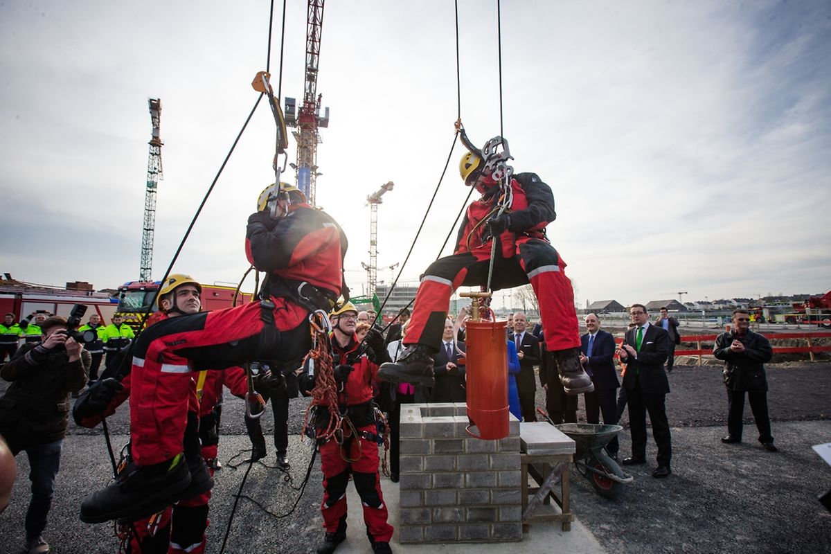 Bei der Grundsteinlegung am Freitag waren Hunderte Menschen zugegen.  