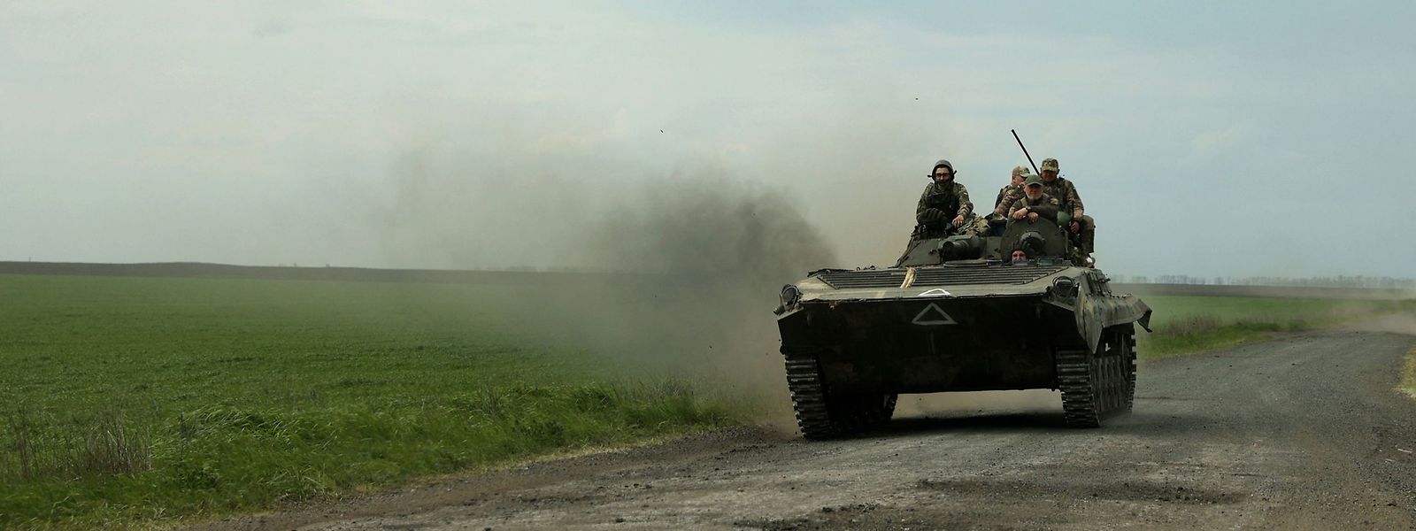 Ukrainische Soldaten sind in der Region um Charkiv unterwegs.