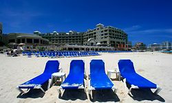 Lying chairs remain empty in the Cancun's beach, on May 12, 2009. Hotel occupancy has sunk across the country due to the crisis, and 25 hotels have temporarily closed in and around Cancun, local officials said Monday. Hotels in the area offered free vacations for three years to any tourist catching swine flu while on holiday there in a bid to counter the blow to the industry.  AFP PHOTO/Luis Acosta