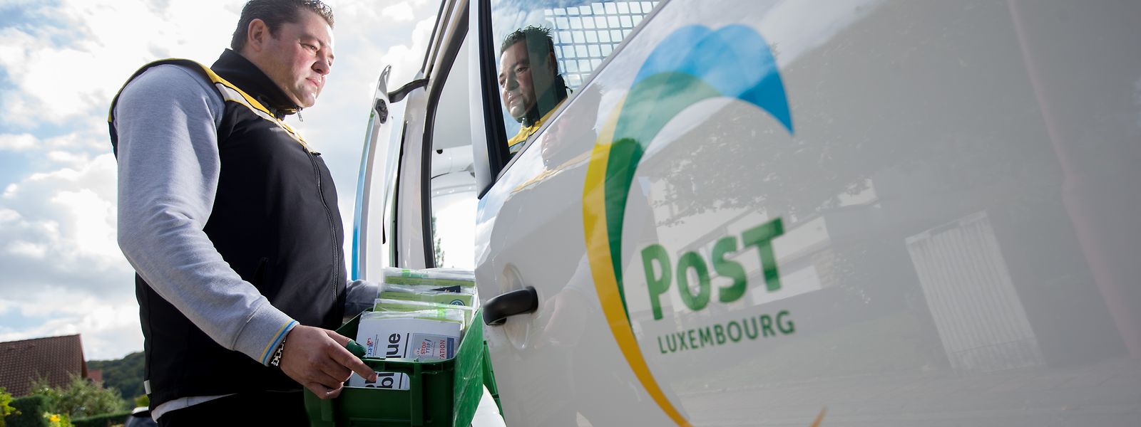 Den Briefträgern und Paketzustellern wurden zusätzlich auch individuelle Desinfektions-Handgels zur Verfügung gestellt“, teilt die Post mit. 