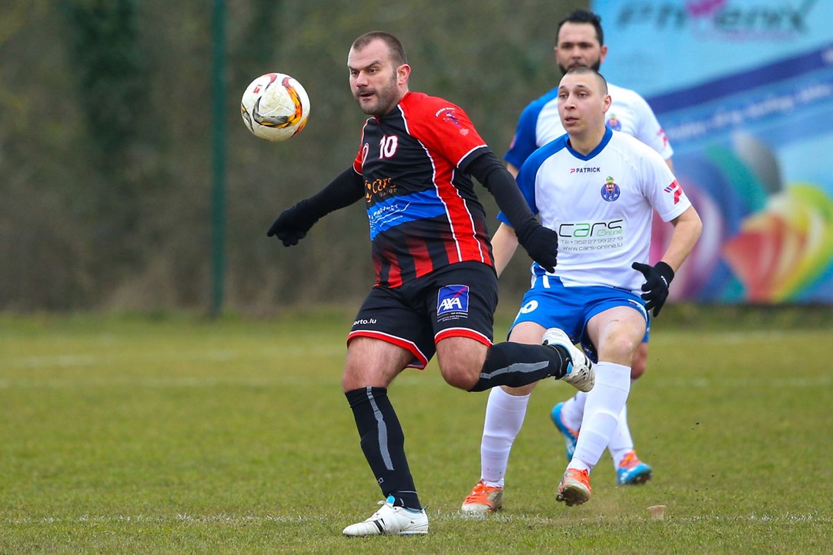 Red Boys Aspelt - AS Luxembourg-Porto 0-1: Dejan Rafailovic  et Filipe Vieira.