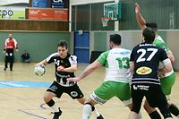 FLH Handball Spielzeit 2020-2021 Meisterschaft der AXA League der Männer zwischen dem HB Esch und dem HC Berchem am 13.02.2021 v.l.n.r. Christian BOCK (14 HBE) Geoffroy GUILLAUME (13 HCB) Moritz BARKOW (27 HBE) und Ben WEYER (10 HCB)