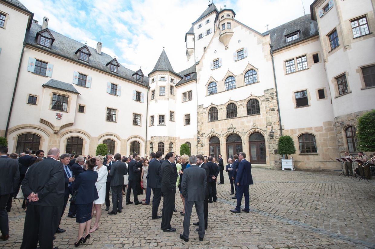 Der Empfang fand im Innenhof des großherzoglichen Anwesens Schloss Berg und im Schlosspark statt.