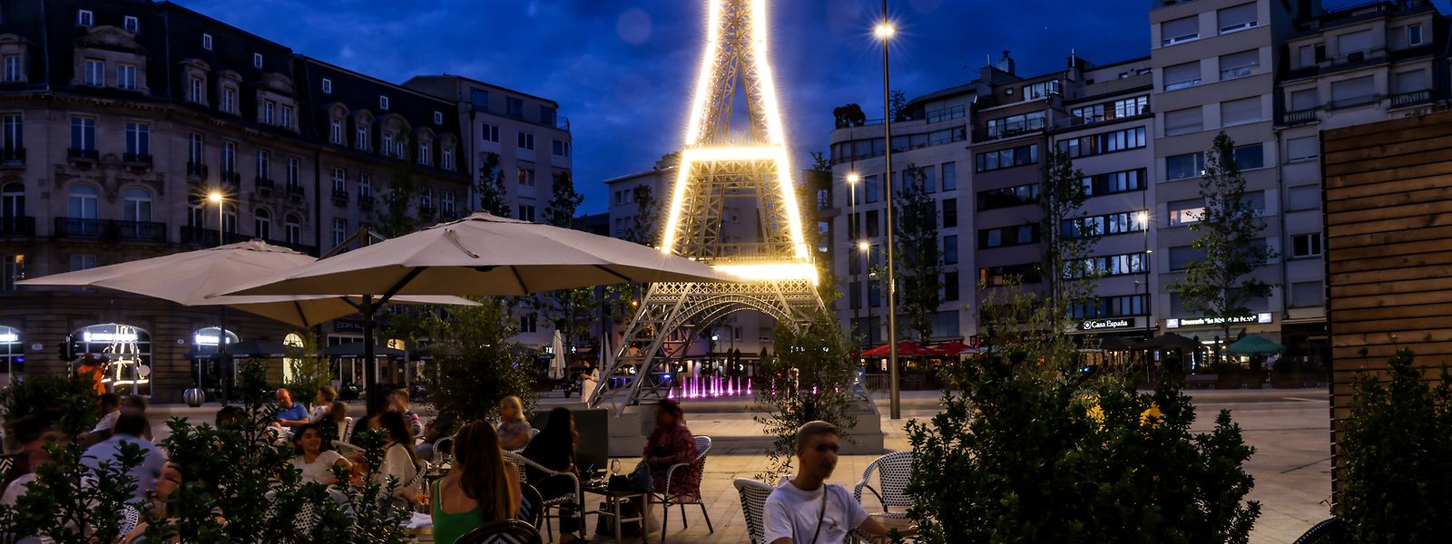 Einen Kaffee mit Croissant und Blick auf den Eiffelturm, das gibt es nur in Paris – oder in Luxemburg-Stadt.