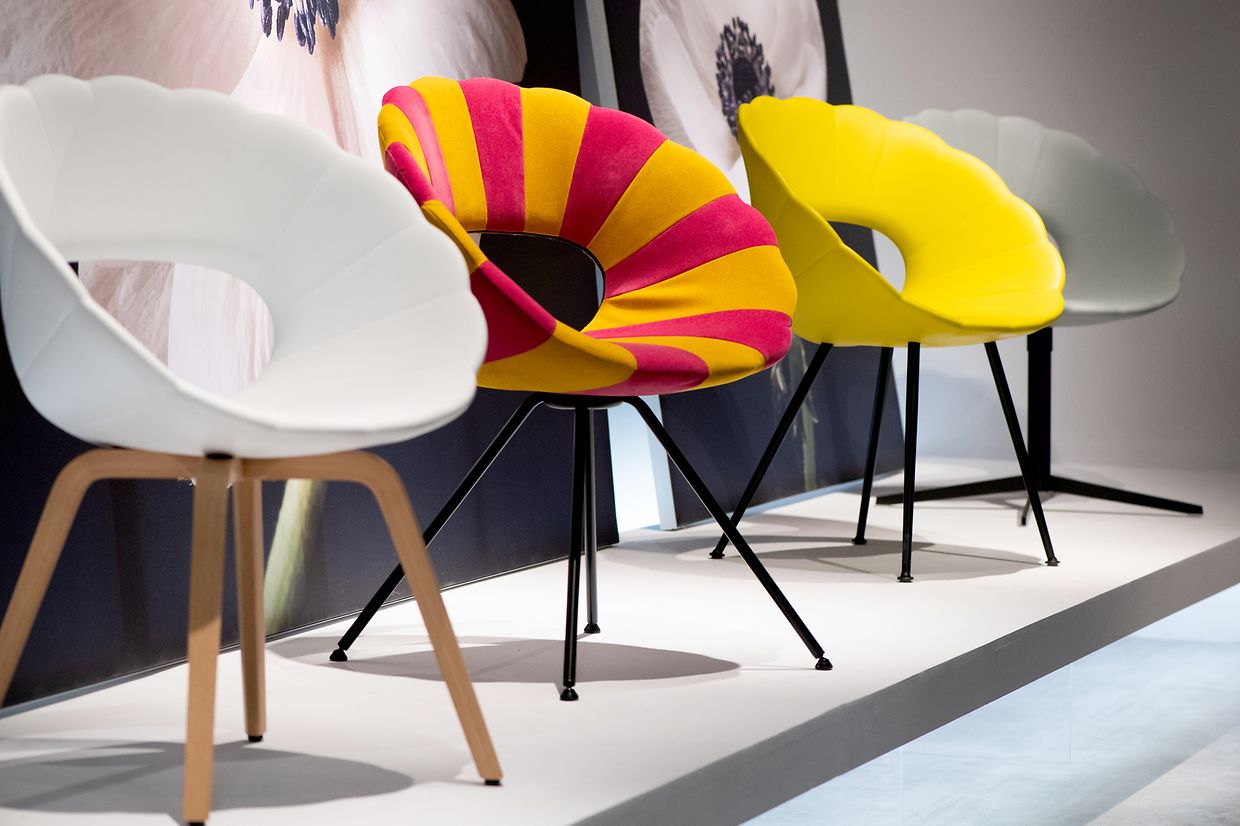 Mit Stühlen in Blütenform kann man die Natur optisch ins Haus holen - Tonon hat sie auf der Internationalen Möbelmesse IMM in Köln vorgestellt. 