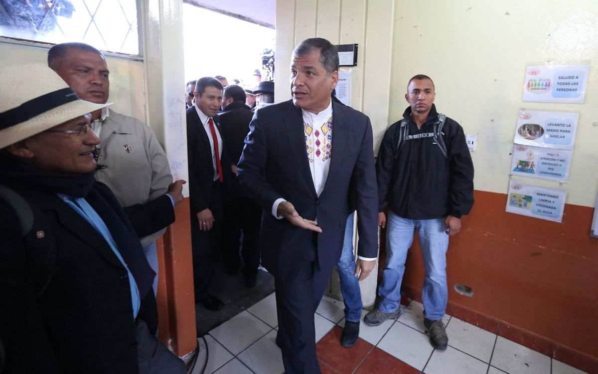 Ecuador's Präsident Correa tritt nach zwei Amtszeiten nicht erneut an,