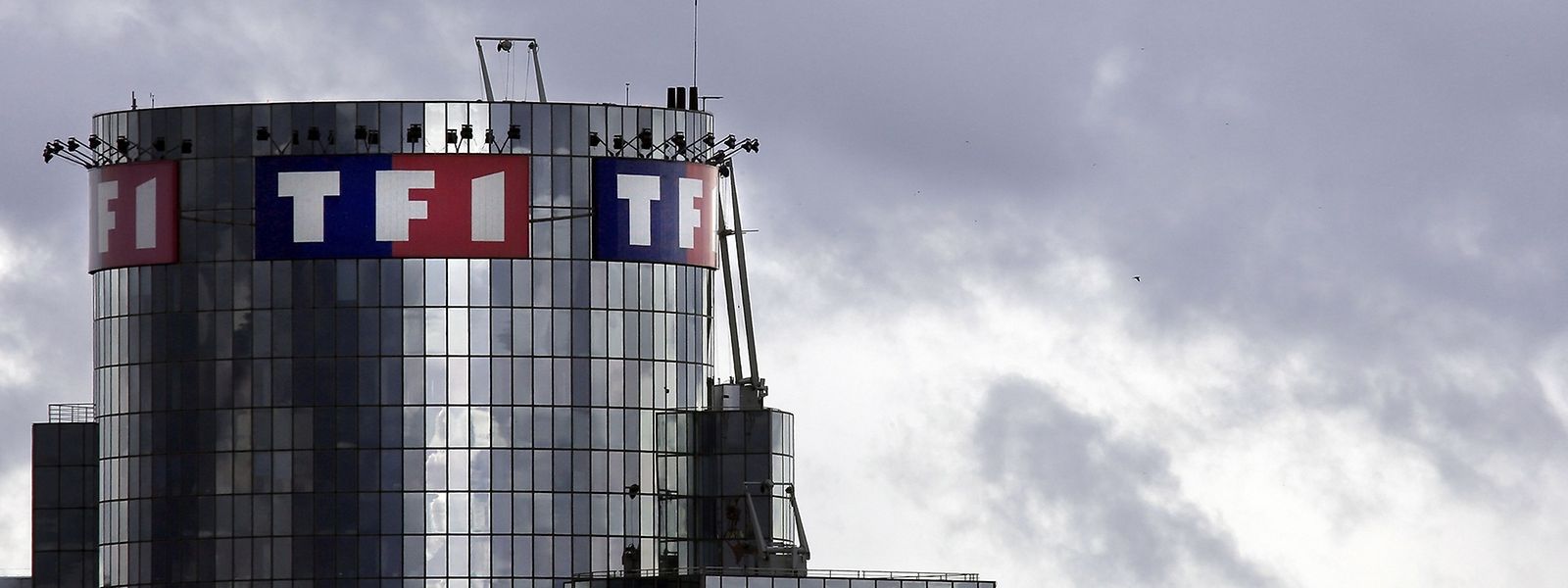 Tf1 Aiderait Les Telespectateurs A Retrouver Leur Premier Amour