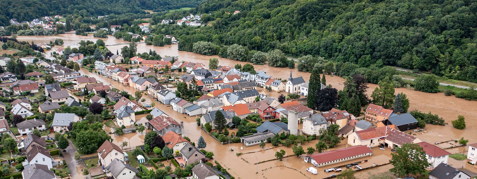 In Steinheim brachten sowohl die Sauer als auch die Prüm die Fluten mit sich. 90 Prozent des Dorfes standen unter Wasser. 