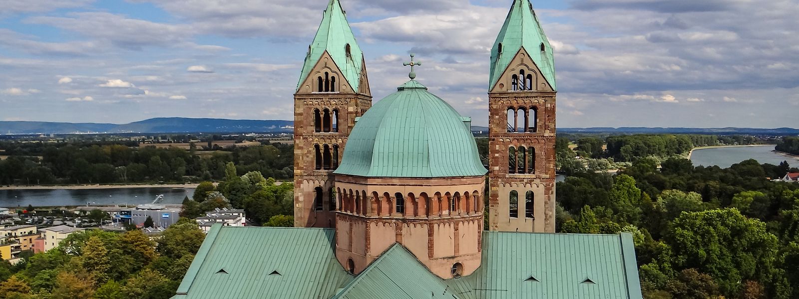 Der Dom zu Speyer: Andreas Sturm war am Freitag von seinem Amt im Bistum zurückgetreten, weil er künftig als Priester in der Altkatholischen Kirche arbeiten will. 
