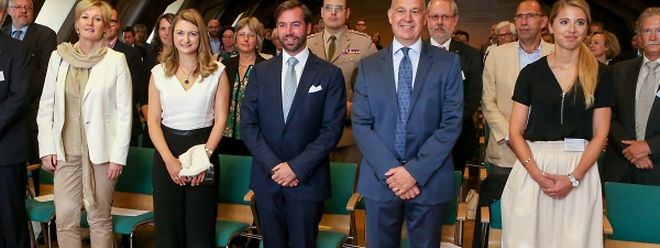 Prinzessin Stéphanie und Erbgroßherzog Guillaume feierten zusammen mit dem Präsidenten von „Jonk Entrepreneuren“, Charles Denotte, und der Direktorin Stéphanie Damgé (v.l.n.r.) das zehnjährige Bestehen der asbl. 
