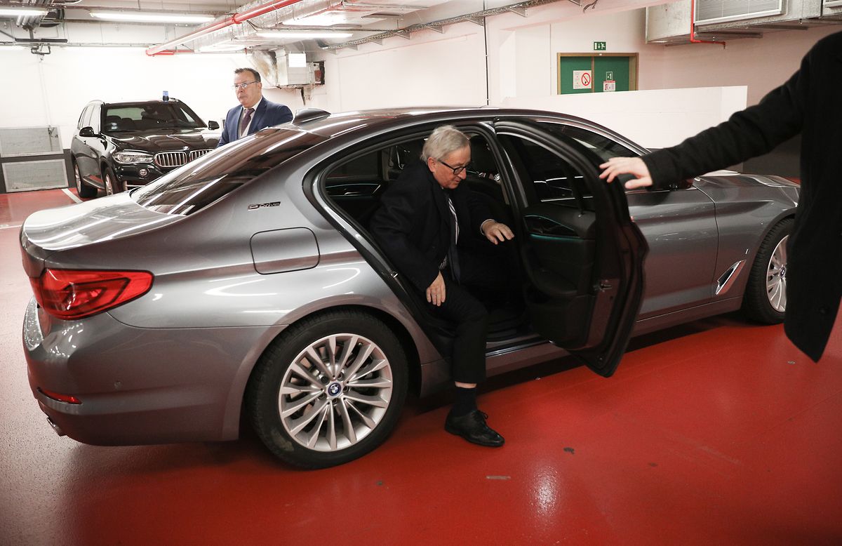 9h10: dernière arrivée de Jean-Claude Juncker dans le parking du Berlaymont à Bruxelles