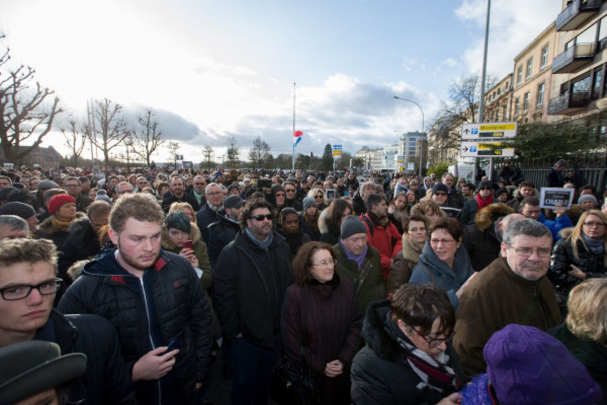 Demonstration auf der Place de la Constitution für die Opfer der Attentate von Paris.