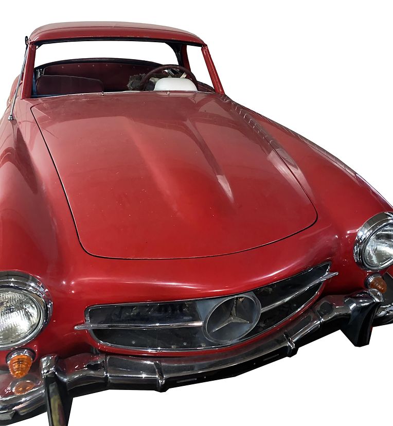 Ein alter 1961 Mercedes-Benz SL190 war ebenfalls Teil der Auktion. 