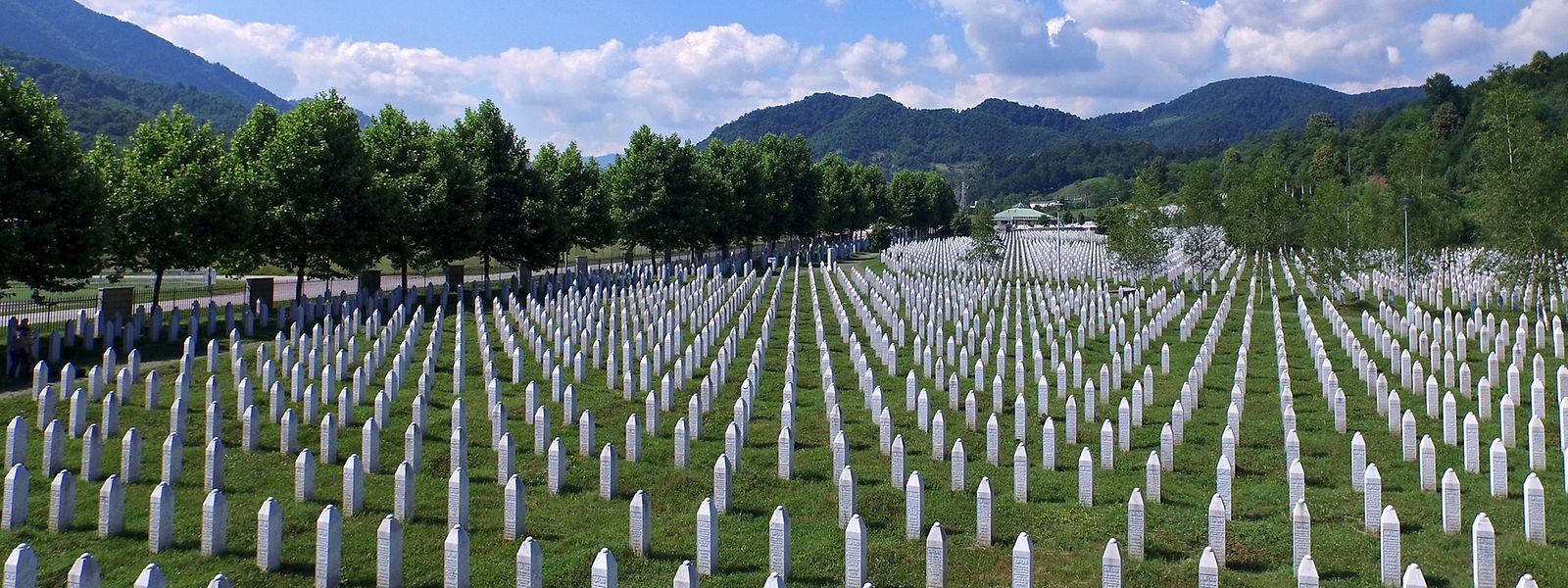 Die Gedenkstätte Potocari bei Srebrenica: Laut Schätzungen starben mindestens 100.000 Menschen im Bosnien-Krieg von 1992 bis 1995. 