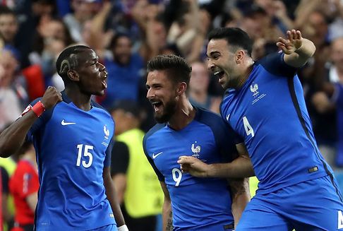 Eröffnungsspiel bei der Fußball-EM: Frankreich siegt knapp gegen Rumänien
