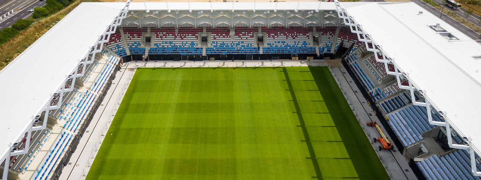 O novo estádio poderá acolher até 10 mil espectadores.