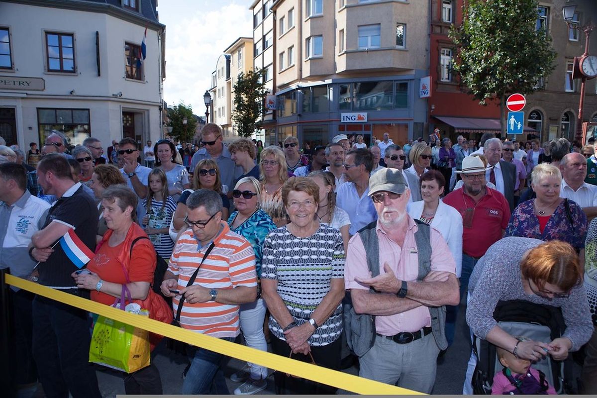 Zahlreiche Bürger wohnten der Enthüllung "ihres" neuen "Heemecht"-Denkmals bei.