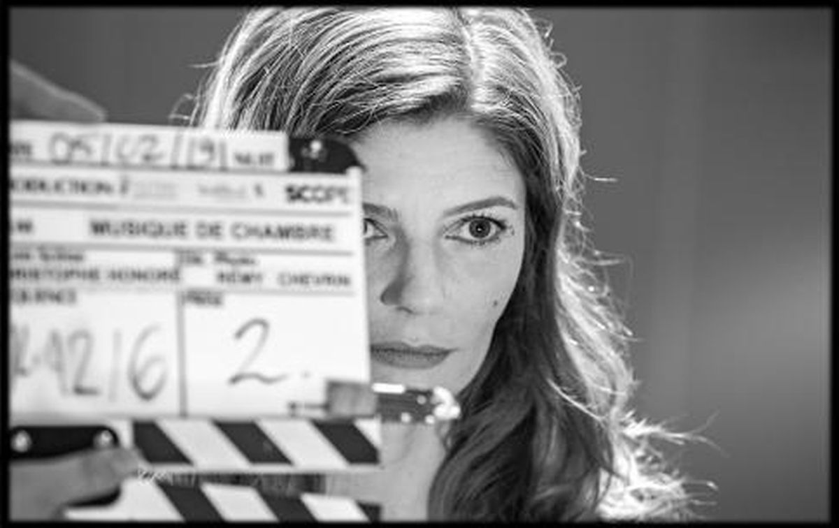 Chiara Mastroiani lors du tournage de Chambre 212.